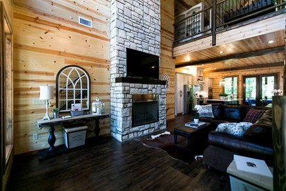Fantastic Vacation Cabin with a Luxury Hot Tub in Broken Bow, Oklahoma - Broken Bow, Oklahoma - glamping.directory