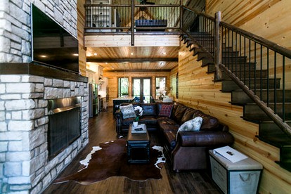 Fantastic Vacation Cabin with a Luxury Hot Tub in Broken Bow, Oklahoma - Broken Bow, Oklahoma - glamping.directory