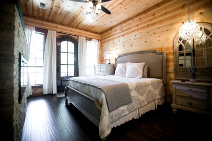 Fantastic Vacation Cabin with a Luxury Hot Tub in Broken Bow, Oklahoma - Broken Bow, Oklahoma - glamping.directory