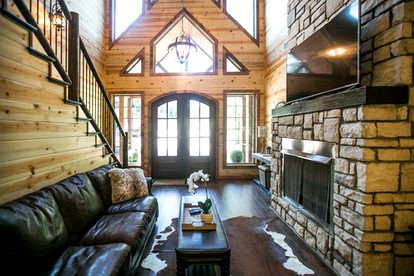 Fantastic Vacation Cabin with a Luxury Hot Tub in Broken Bow, Oklahoma - Broken Bow, Oklahoma - glamping.directory