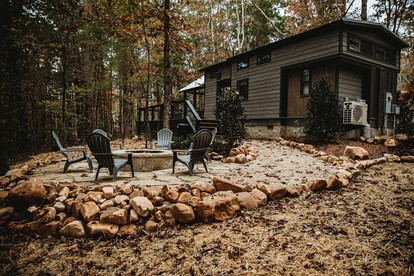 Incredible Secluded Cabin wit Barbecue and Privileged Sights in Tracy City, Tennessee - Tracy City, Tennessee - glamping.directory
