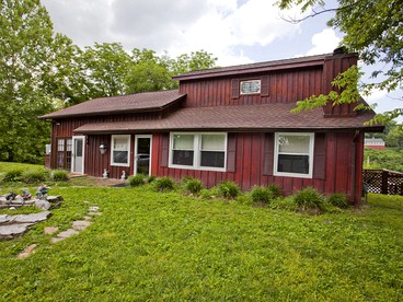 Beautiful Waterfront Vacation Rental close to Opryland in Nashville, Tennessee - glamping.directory