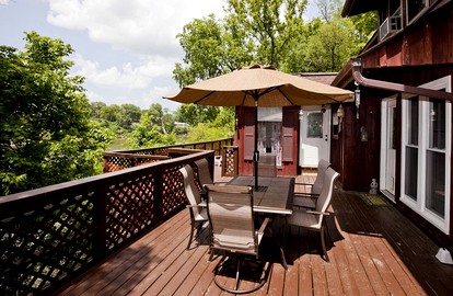Beautiful Waterfront Vacation Rental close to Opryland in Nashville, Tennessee - Nashville, Tennessee - glamping.directory