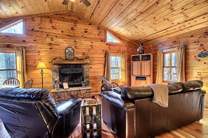 Secluded Cabin Rental Tucked Away in the Countryside near Hocking Hills Park, Ohio - Logan, Ohio - glamping.directory