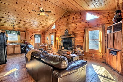 Secluded Cabin Rental Tucked Away in the Countryside near Hocking Hills Park, Ohio - Logan, Ohio - glamping.directory