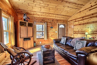 Secluded Cabin Rental Tucked Away in the Countryside near Hocking Hills Park, Ohio - Logan, Ohio - glamping.directory