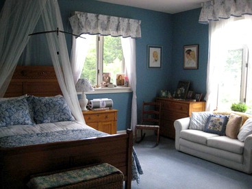 Spectacular Gothic-Style Castle with Private Pool and Hot Tub near Rindge, New Hampshire - Rindge, New Hampshire - glamping.directory