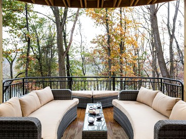 Exquisite Sunny Cabin Rental with a Hot Tub in Front Royal, Virginia - Front Royal, Virginia - glamping.directory