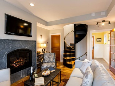 Exquisite Sunny Cabin Rental with a Hot Tub in Front Royal, Virginia - Front Royal, Virginia - glamping.directory