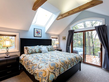 Exquisite Sunny Cabin Rental with a Hot Tub in Front Royal, Virginia - Front Royal, Virginia - glamping.directory