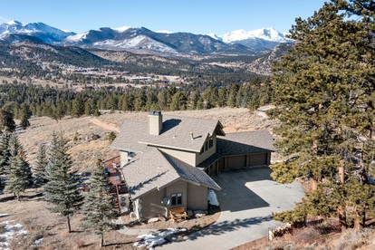 Incredible Mountain Retreat with Hot Tub and Panoramic Views near the Rockies and Estes Park, Colorado - Estes Park, Colorado - glamping.directory