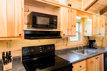 Stunning Cabin Close to Tryon and the Foothills of Mill Spring near Lake Lure, North Carolina - Mill Spring, North Carolina - glamping.directory
