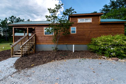 Stunning Cabin Close to Tryon and the Foothills of Mill Spring near Lake Lure, North Carolina - Mill Spring, North Carolina - glamping.directory