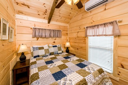 Stunning Cabin Close to Tryon and the Foothills of Mill Spring near Lake Lure, North Carolina - Mill Spring, North Carolina - glamping.directory