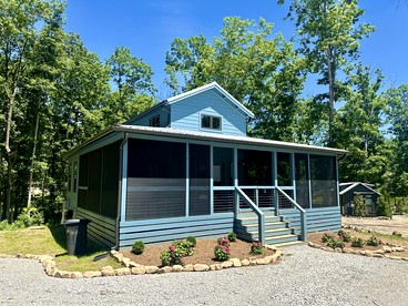 Spectacular Cabin Surrounded by Trees in Tracy City, Tennessee - glamping.directory