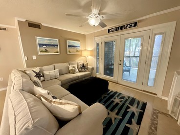 Glorious Cottage with Fireplace in Myrtle Beach, South Carolina - Myrtle Beach, South Carolina - glamping.directory