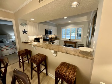 Glorious Cottage with Fireplace in Myrtle Beach, South Carolina - Myrtle Beach, South Carolina - glamping.directory