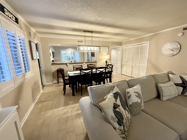 Glorious Cottage with Fireplace in Myrtle Beach, South Carolina - Myrtle Beach, South Carolina - glamping.directory