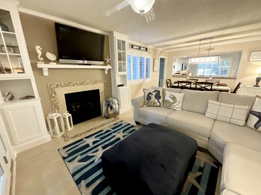Glorious Cottage with Fireplace in Myrtle Beach, South Carolina - Myrtle Beach, South Carolina - glamping.directory