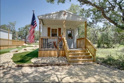 Rural Cabins Incredible for Groups Getaways in Texas - Bandera, Texas - glamping.directory