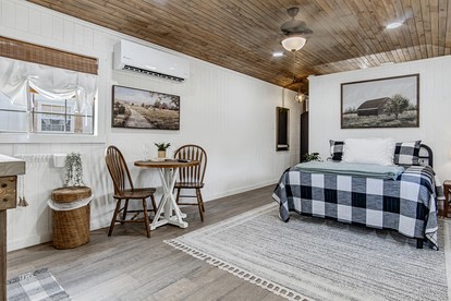 Rural Cabins Incredible for Groups Getaways in Texas - Bandera, Texas - glamping.directory