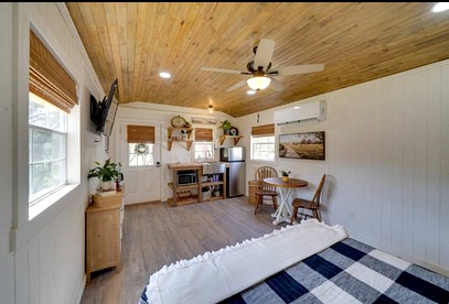 Rural Cabins Incredible for Groups Getaways in Texas - Bandera, Texas - glamping.directory