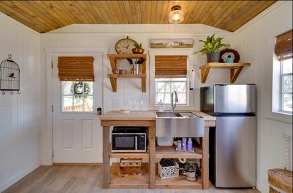 Rural Cabins Incredible for Groups Getaways in Texas - Bandera, Texas - glamping.directory