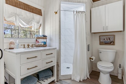 Rural Cabins Incredible for Groups Getaways in Texas - Bandera, Texas - glamping.directory