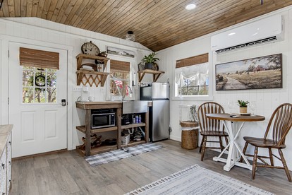 Rural Cabins Incredible for Groups Getaways in Texas - Bandera, Texas - glamping.directory