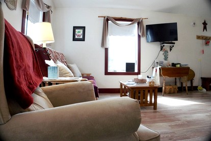 Handicapped Accessible Log Cabin Rental near Smugglers' Notch Park, Vermont - Hyde Park, Vermont - glamping.directory