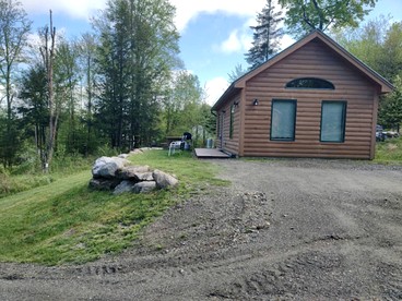 Handicapped Accessible Log Cabin Rental near Smugglers' Notch Park, Vermont - Hyde Park, Vermont - glamping.directory