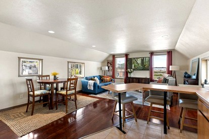 Panoramic Water and Olympic Mountain Views Modern Apartment Steps to Culture and Cuisine in Port Angeles, Washington - Port Angeles, Washington - glamping.directory