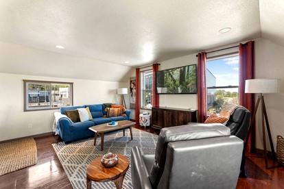 Panoramic Water and Olympic Mountain Views Modern Apartment Steps to Culture and Cuisine in Port Angeles, Washington - Port Angeles, Washington - glamping.directory