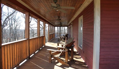Idyllic Cabin Rental on a Charming Farm near White House, Tennessee - Cottontown, Tennessee - glamping.directory