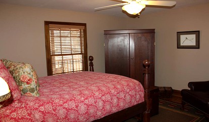Idyllic Cabin Rental on a Charming Farm near White House, Tennessee - Cottontown, Tennessee - glamping.directory