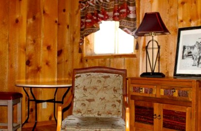 Rustic Log Retreat near Kaibab National Forest in Williams, Arizona - Williams, Arizona - glamping.directory