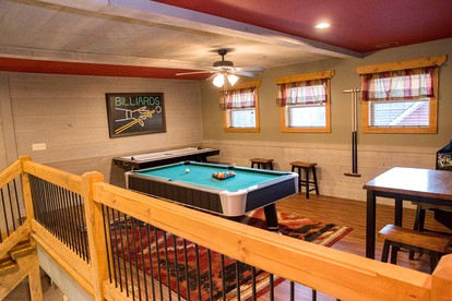 Luxury Glamping in Gatlinburg with Hot Tub and Home Cinema for Fun-Filled Escapes to Tennessee - Gatlinburg, Tennessee - glamping.directory
