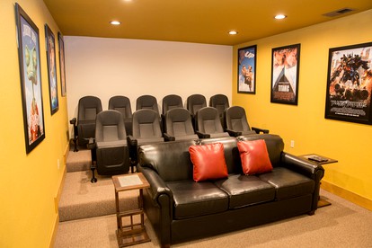 Luxury Glamping in Gatlinburg with Hot Tub and Home Cinema for Fun-Filled Escapes to Tennessee - Gatlinburg, Tennessee - glamping.directory
