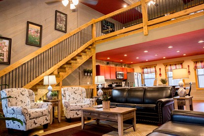 Luxury Glamping in Gatlinburg with Hot Tub and Home Cinema for Fun-Filled Escapes to Tennessee - Gatlinburg, Tennessee - glamping.directory