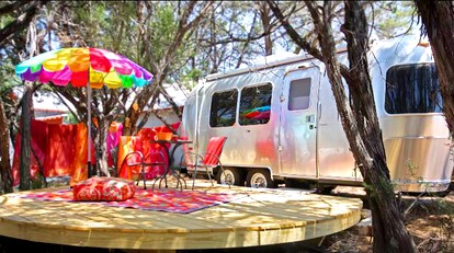 Vintage Airstream Rental for a Unique Getaway in Texas Hill Country near Austin - Leander, Texas - glamping.directory