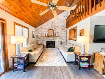 Cozy Cottage with Fireplace in North Conway, New Hampshire - glamping.directory