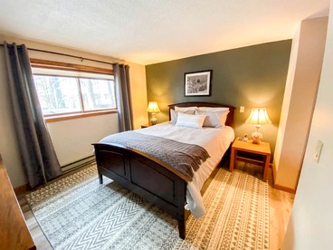 Cozy Cottage with Fireplace in North Conway, New Hampshire - North Conway, New Hampshire - glamping.directory