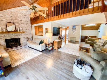 Cozy Cottage with Fireplace in North Conway, New Hampshire - North Conway, New Hampshire - glamping.directory