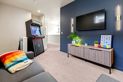 The Pendleton – Walkable / Arcade Loft / Modern in Eugene, OR - Eugene, Oregon - glamping.directory