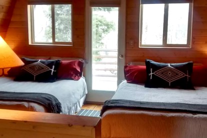 Cozy Secluded Log Cabin with Scenic Mountain Views near Park City, Utah - Coalville, Utah - glamping.directory