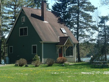 Coastal Vacation Rental with Fireplace near the Acadia National Park in Maine - glamping.directory