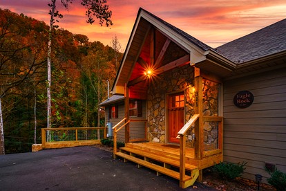 Luxury Gatlinburg Cabin with Game Room & Hot Tub near Trolley in Gatlinburg, Tennessee - Gatlinburg, Tennessee - glamping.directory