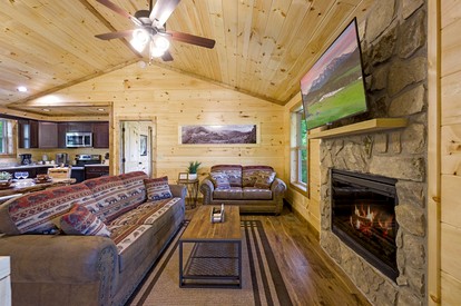Luxury Gatlinburg Cabin with Game Room & Hot Tub near Trolley in Gatlinburg, Tennessee - Gatlinburg, Tennessee - glamping.directory