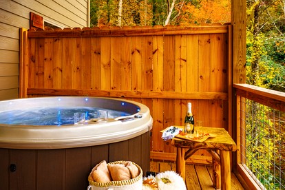 Luxury Gatlinburg Cabin with Game Room & Hot Tub near Trolley in Gatlinburg, Tennessee - Gatlinburg, Tennessee - glamping.directory