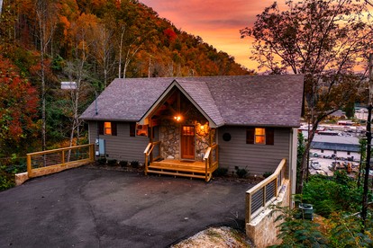 Luxury Gatlinburg Cabin with Game Room & Hot Tub near Trolley in Gatlinburg, Tennessee - glamping.directory